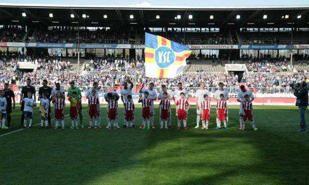 E-Junioren Einlaufkinder beim KSC