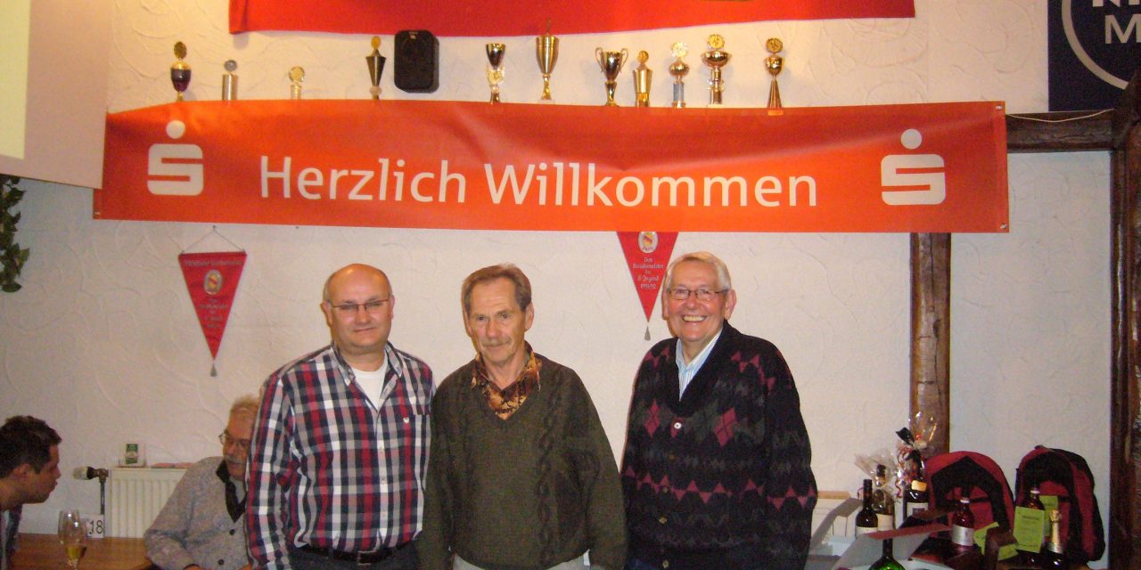 Hans Hiesel gewinnt das Skat-Turnier